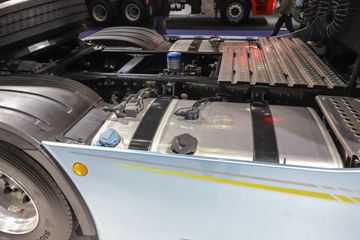 �ൺ��� ӥ; ͷ�Ȳ� 620���� 6X4 AMT�Զ���ǣ����(��Һ��)(CA4257P35K18T1E6A80)ͼƬ