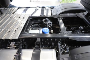 �ൺ��� ӥ; ͷ�Ȳ� 620���� 6X4 AMT�Զ���ǣ����(��Һ��)(CA4257P35K18T1E6A80)ͼƬ