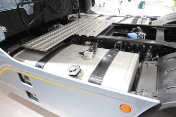 �ൺ��� ӥ; ͷ�Ȳ� 620���� 6X4 AMT�Զ���ǣ����(��Һ��)(CA4257P35K18T1E6A80)ͼƬ