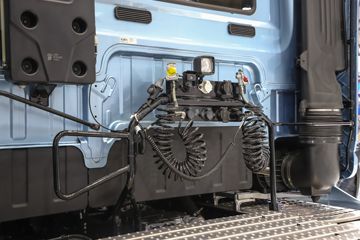 �ൺ��� ӥ; ͷ�Ȳ� 620���� 6X4 AMT�Զ���ǣ����(��Һ��)(CA4257P35K18T1E6A80)ͼƬ