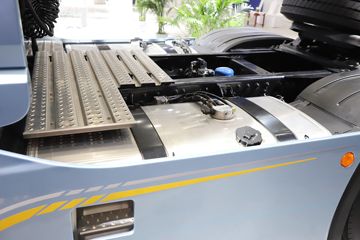 �ൺ��� ӥ; ͷ�Ȳ� 620���� 6X4 AMT�Զ���ǣ����(��Һ��)(CA4257P35K18T1E6A80)ͼƬ