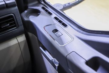 ��������˹ ���� 280���� 4X2 9.5��LNG��ʽ�ػ���(SX5189XXYLB721TLQ1)ͼƬ