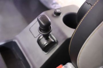 ��������˹ ���� 280���� 4X2 9.5��LNG��ʽ�ػ���(SX5189XXYLB721TLQ1)ͼƬ