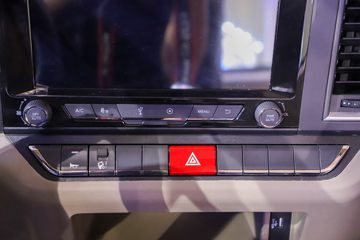 ��������˹ ���� 280���� 4X2 9.5��LNG��ʽ�ػ���(SX5189XXYLB721TLQ1)ͼƬ