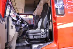 陕汽康明斯 龙骥 280马力 4X2 9.5米LNG厢式载货车(SX5189XXYLB721TLQ1)