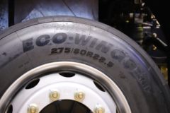 陕汽康明斯 龙骥 280马力 4X2 9.5米LNG厢式载货车(SX5189XXYLB721TLQ1)