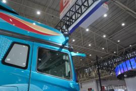 解放J7&nbsp;电动牵引车外观图片