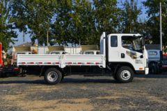 解放招财虎排半驾驶室、卧铺休息更方便