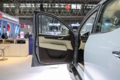 郑州日产 锐骐7 2023款 旗舰型 2.3T柴油 166马力 8档自动 四驱 双排皮卡