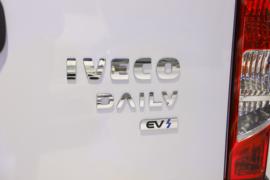 欧胜&nbsp;电动封闭厢货外观图片