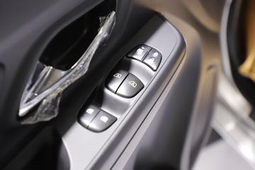 东风锐骐皮卡&nbsp;皮卡驾驶室                                               图片