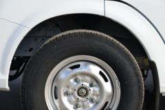 江铃汽车 福顺 2023款 146马力 3座 中轴 2.0T柴油 中高顶封闭货车(国六)