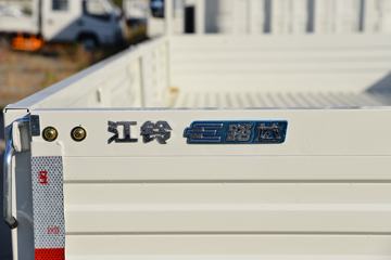  E· ļҾ߰ 4.5T 4.2׵Ŵ綯Ῠ(JX1044TGB2BEV)100.46kWhͼƬ