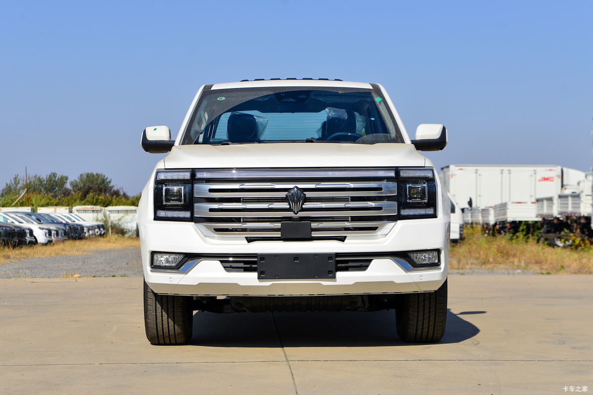 江铃 大道 追光者 尊享性能版 2.3T汽油 245马力 自动四驱 标轴双排工程车