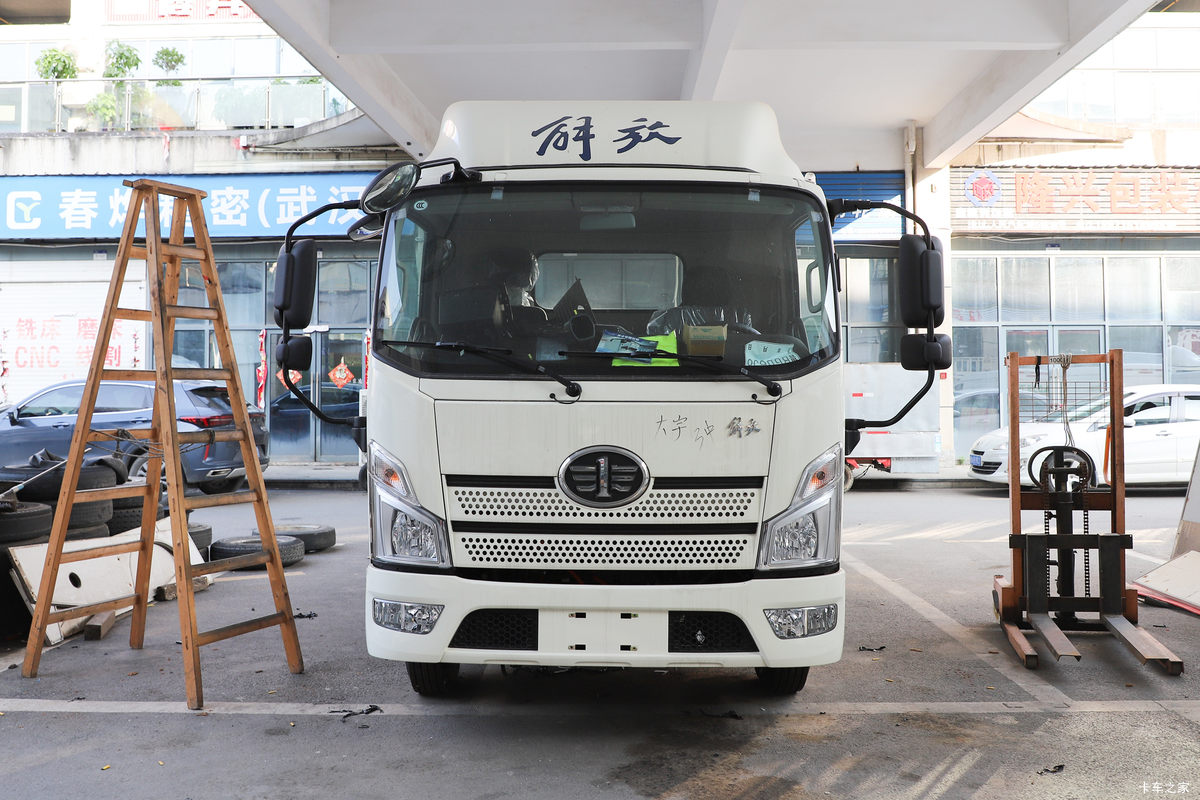解放 领途 4.5T 4.16米单排纯电动仓栅式轻卡