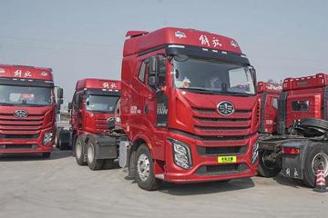 一汽解放 J6V重卡 精英版 530马力 6X4 LNG自动档牵引车(液缓)(CA4250P66M25T1E6)