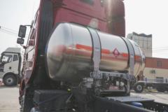 一汽解放 J6V重卡 精英版 530马力 6X4 LNG自动档牵引车(液缓)(CA4250P66M25T1E6)