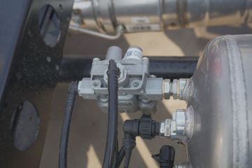 �й�����HOWO ���� 170���� 4.15�׵��Ų�դʽ�Ῠ(��ʿ��8��)ͼƬ