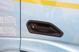 龙骧&nbsp;牵引车外观                                                图片