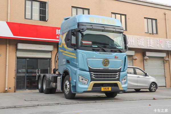 陕汽康明斯 龙骧 旗舰版 530马力 6X4 LNG自动档牵引车(国六)(SX4259XE4TLQ3)