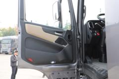 福田 欧曼EST 570马力 6X4 LNG自动档牵引车(BJ4259L6DLL-05)