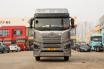 青岛解放 JH6重卡 领航版2.0 590马力 6X4 LNG自动档牵引车(一汽12档)(CA4257P25K15T1NE6A81)