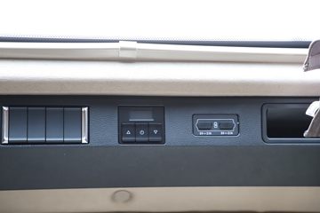 ���� ŷ��EST ������ 530���� 6X4 LNG�Զ���ǣ����(BJ4259L6DLL-05)ͼƬ