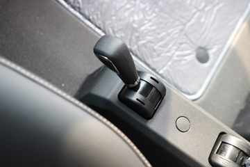 ���� ŷ��EST ������ 530���� 6X4 LNG�Զ���ǣ����(BJ4259L6DLL-05)ͼƬ