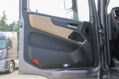 福田 欧曼EST 北方版 530马力 6X4 LNG自动档牵引车(BJ4259L6DLL-05)