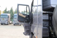 福田 欧曼EST 北方版 530马力 6X4 LNG自动档牵引车(BJ4259L6DLL-05)