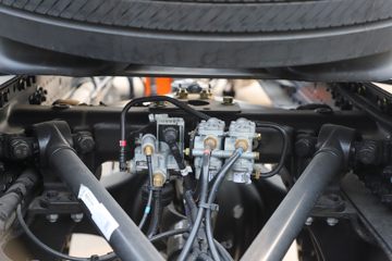 ���� ŷ��EST ������ 530���� 6X4 LNG�Զ���ǣ����(BJ4259L6DLL-05)ͼƬ