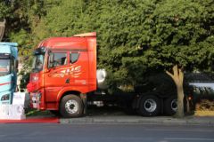 青岛解放 JH6 领航版2.0 530马力 6X4 LNG牵引车(一汽解放12档)(CA4250P25K8T1NE6A80)