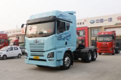 青岛解放 JH6重卡 领航版2.0 590马力 6X4 LNG自动档牵引车(CA4257P25K15T1NE6A81)