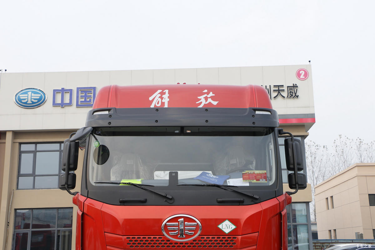 ൺ JH6ؿ 캽 560 6X4 LNGԶǣ(ɫ)(CA4258P25K15T1NE6A81)                                                