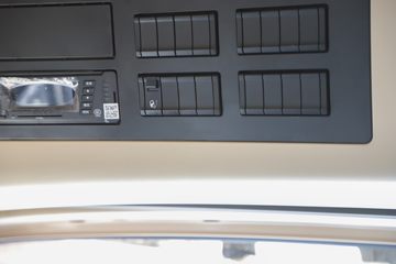 �����ؿ� ����X5000 ����� 530���� 4X2 LNG�Զ���ǣ����(Һ��)(SX4189XE1TLQ2)ͼƬ