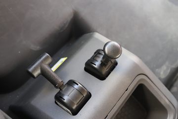 �����ؿ� ����X5000 ����� 530���� 4X2 LNG�Զ���ǣ����(Һ��)(SX4189XE1TLQ2)ͼƬ