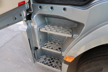 �����ؿ� ����X5000 ����� 530���� 4X2 LNG�Զ���ǣ����(Һ��)(SX4189XE1TLQ2)ͼƬ