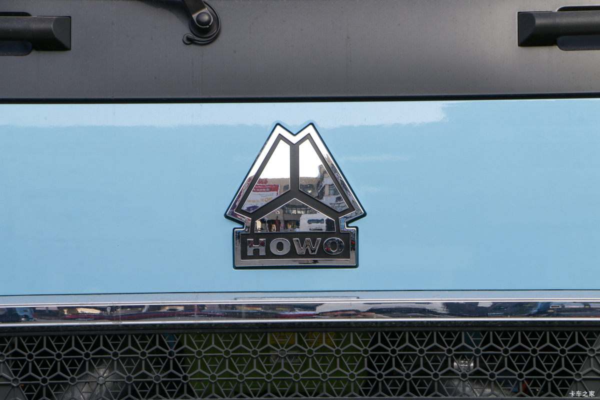�й����� HOWO TH7�ؿ� 560���� 6X4 LNG�Զ���ǣ����(Һ��)���                                                