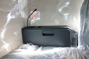 �й����� HOWO TH7�ؿ� 560���� 6X4 LNG�Զ���ǣ����(Һ��)(ZZ4257V384HF1LB)ͼƬ