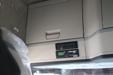 �й����� HOWO TH7�ؿ� 560���� 6X4 LNG�Զ���ǣ����(Һ��)(ZZ4257V384HF1LB)ͼƬ