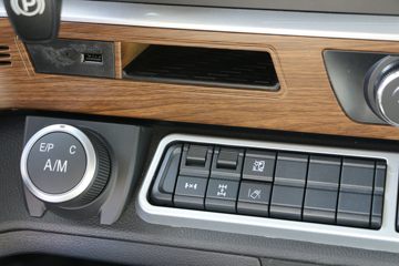 �й����� HOWO TH7�ؿ� 560���� 6X4 LNG�Զ���ǣ����(Һ��)(ZZ4257V384HF1LB)ͼƬ