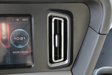 �й����� HOWO TH7�ؿ� 560���� 6X4 LNG�Զ���ǣ����(Һ��)(ZZ4257V384HF1LB)ͼƬ