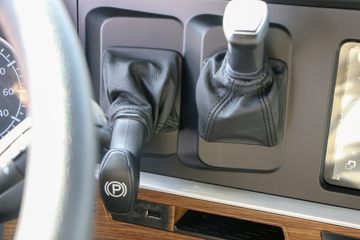 �й����� HOWO TH7�ؿ� 560���� 6X4 LNG�Զ���ǣ����(Һ��)(ZZ4257V384HF1LB)ͼƬ