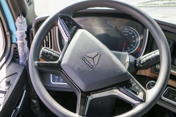 �й����� HOWO TH7�ؿ� 560���� 6X4 LNG�Զ���ǣ����(Һ��)(ZZ4257V384HF1LB)ͼƬ