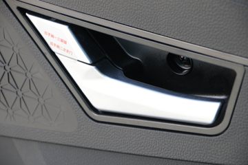 �й����� HOWO TH7�ؿ� 560���� 6X4 LNG�Զ���ǣ����(Һ��)(ZZ4257V384HF1LB)ͼƬ