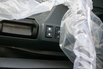 �й����� HOWO TH7�ؿ� 560���� 6X4 LNG�Զ���ǣ����(Һ��)(ZZ4257V384HF1LB)ͼƬ