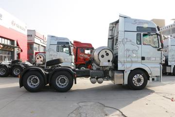 中国重汽 汕德卡SITRAK C9H重卡 530马力 6X4 LNG自动档牵引车(ZZ4256V384HF1CB)外观图片