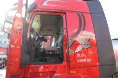 东风商用车 天龙旗舰KX 嵘耀版 530马力 6X4 LNG自动档牵引车(DFH4250DX13)