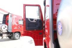 东风商用车 天龙旗舰KX 嵘耀版 530马力 6X4 LNG自动档牵引车(DFH4250DX13)