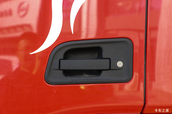 购天龙旗舰KX牵引车 享高达0.3万优惠